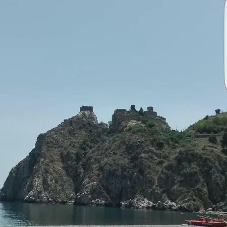 Casa La Grotta Semesterbostad SantʼAlessio Siculo
